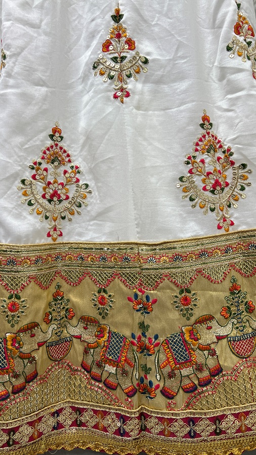 Hand Mirror Crafted Bandhani Print Pure Gadhwal silk Lehengacholi 