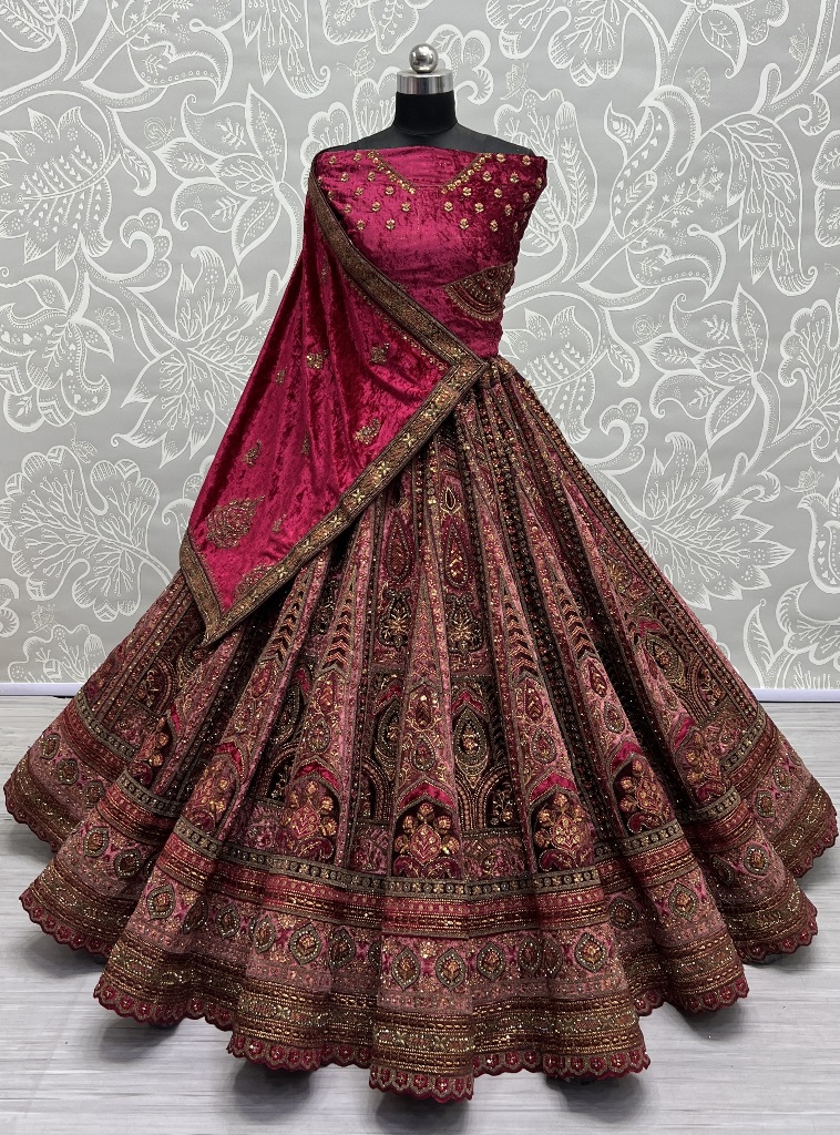 Double dupatta and Six meter Flaired Crafted with various embroidery patterns bridal Lehengacholi